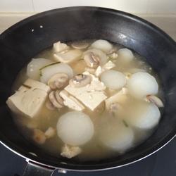 萝卜豆腐菌菇汤的做法[图]