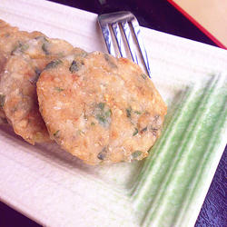 荸荠鱼饼的做法[图]