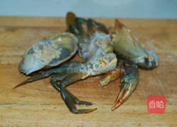 咸蛋黄焗膏蟹的做法图解1