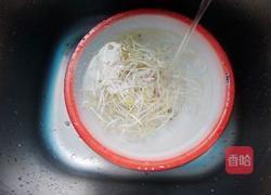 香菇炒豆芽的做法图解1