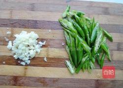 青椒炒平菇的做法图解3