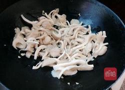 青椒炒平菇的做法图解5