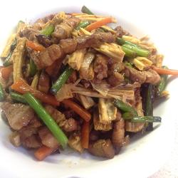 肉炒腐竹蒜台的做法[图]