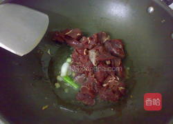 榨菜甜椒牛肉粒的做法图解4