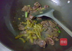 榨菜甜椒牛肉粒的做法图解6