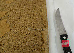 淋面可可草莓卷的做法图解10