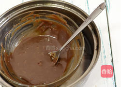 淋面可可草莓卷的做法图解14