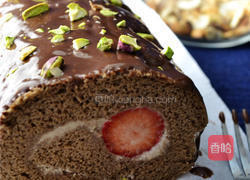 淋面可可草莓卷的做法图解15