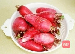 灌汤水萝卜饺子的做法图解1