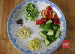 猪肝茄丁的做法图解1