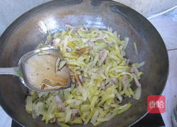 榨菜炒肉丝的做法图解7