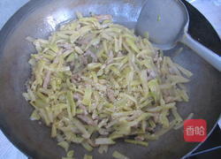 榨菜炒肉丝的做法图解9