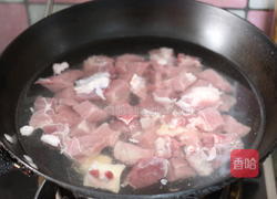 白萝卜炖牛腩的做法图解2