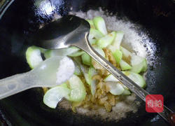 榨菜炒夜开花的做法图解7
