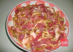 榨菜蒸肉的做法图解1
