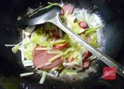 韭菜芽杂炒红肠的做法图解12
