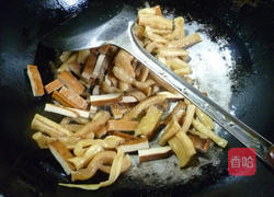 香干炒萝卜干的做法图解7