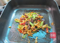 香芹榨菜炒腊肉的做法图解6