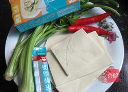 芹菜豆腐丝凉拌的做法图解1