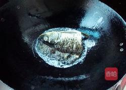 木耳香芹煲鲤鱼的做法图解4