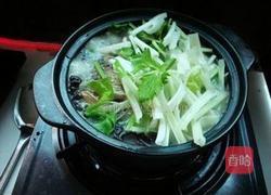 木耳香芹煲鲤鱼的做法图解7