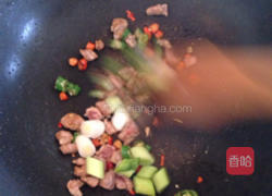 藕丁炒肉的做法图解11