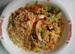 鸡蛋青菜炒面