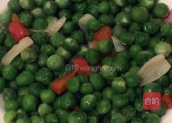 微波炉版素炒豌豆的做法图解4