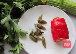 毛芹炒肉末的做法图解1