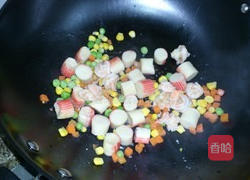 菠萝海鲜饭的做法图解4