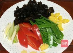 五彩荷兰豆的做法图解1