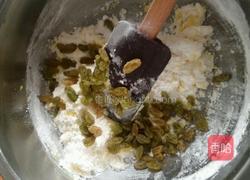 葡萄干玛芬蛋糕的做法图解2