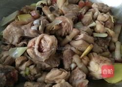 鸡腿焖炖笋干的做法图解6