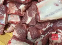 Illustration of how to make red dates and yam and pork ribs soup 1