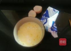 牛奶蒸鸡蛋的做法图解2