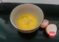 牛奶蒸鸡蛋的做法图解1