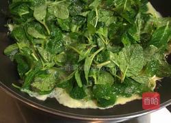 薄荷叶煎蛋的做法图解3