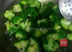 蚝油杏鲍菇西兰花的做法图解1