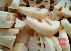 马蹄莲藕猪脚汤的做法图解4