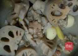 马蹄莲藕猪脚汤的做法图解6