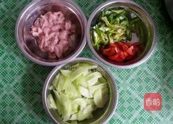 莴笋炒肉的做法图解1