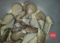 干炸蘑菇的做法图解1
