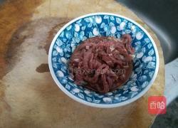 洋葱磨菇牛肉的做法图解1