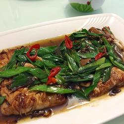 蒜苗乌鱼的做法[图]