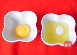 黑芝麻坚果蛋糕的做法图解1