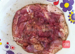 黑胡椒煎鸡腿的做法图解1