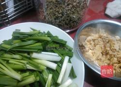 柴鱼片拌韭菜的做法图解1