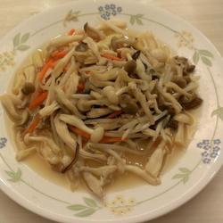 鸡丝银芽炒双菇的做法[图]