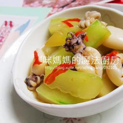 大黄瓜凉拌小墨鱼的做法[图]