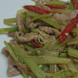 芹菜肉丝的做法[图]